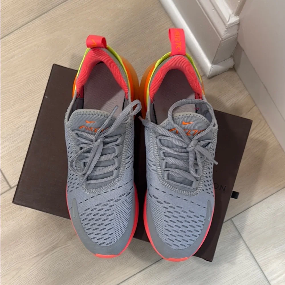 Nike Air Max 270 Gray with Neon Highlights - Picture 3 of 4